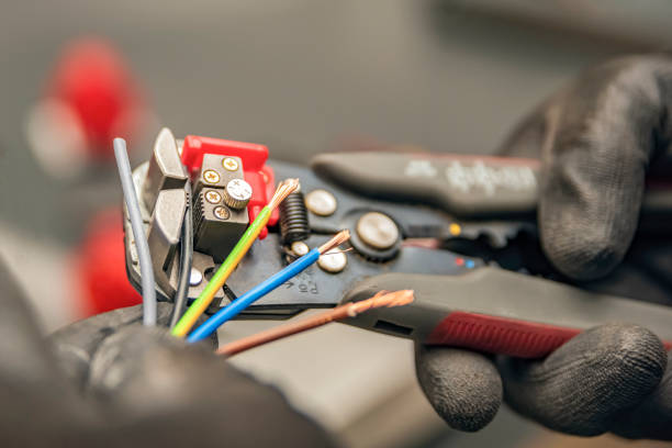Best Local Electrician Companies  in Almont, MI
